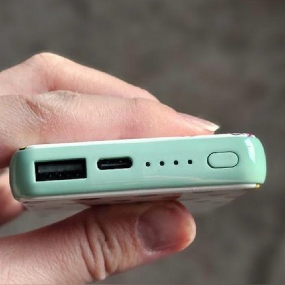 Roller Rabbit x Target Power Bank / Portable Charger 5000mAh - Picture 8 of 8